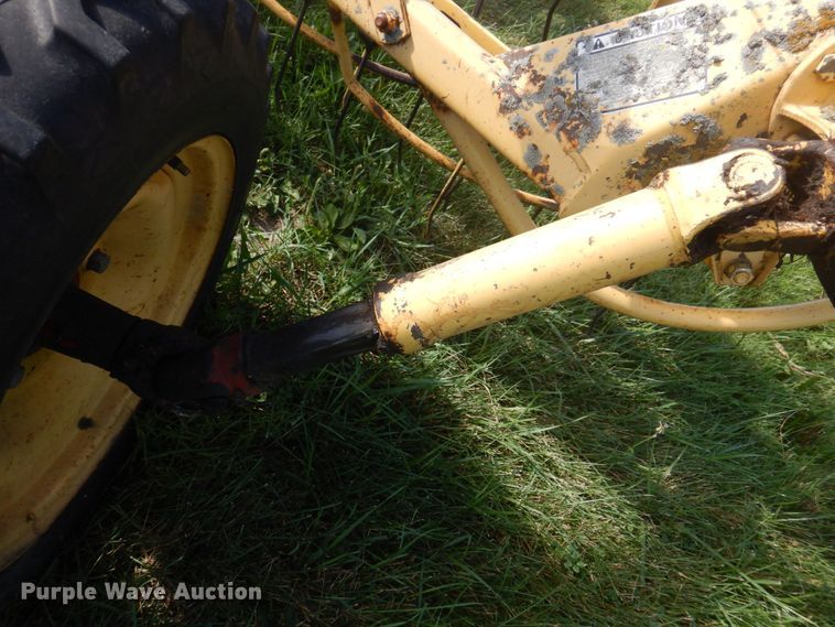 image for item MU9722 (2) New Holland hay rakes