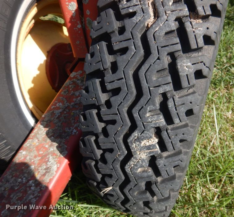 image for item MU9722 (2) New Holland hay rakes