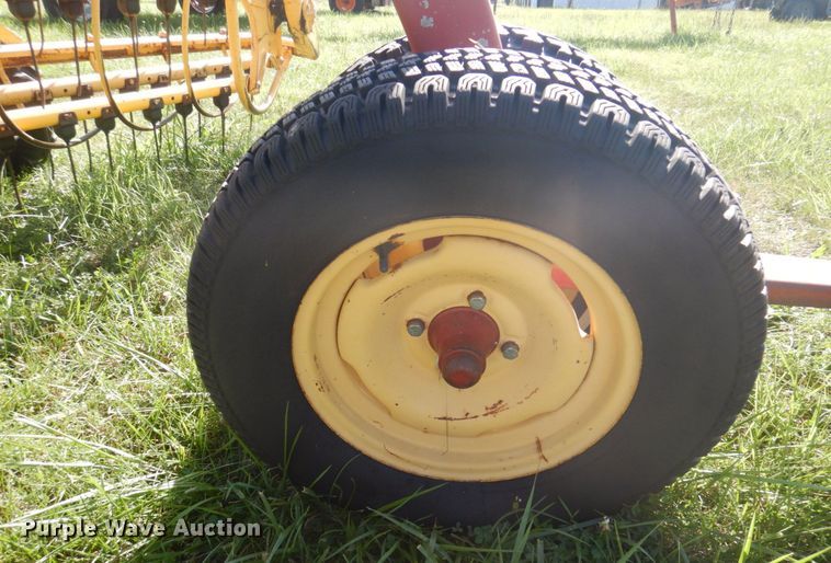 image for item MU9722 (2) New Holland hay rakes