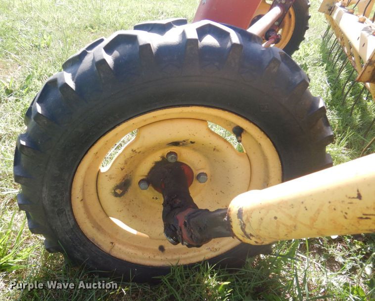 image for item MU9722 (2) New Holland hay rakes