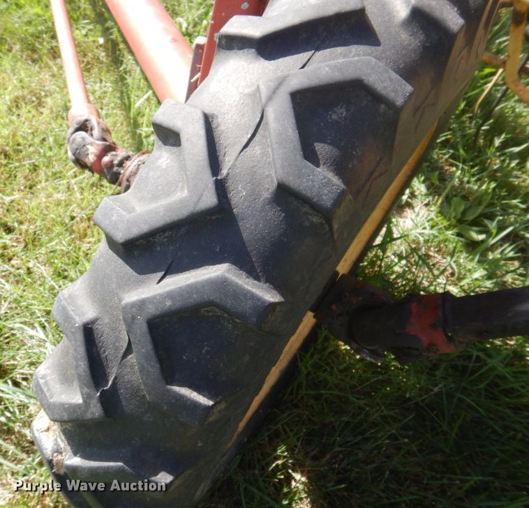 image for item MU9722 (2) New Holland hay rakes