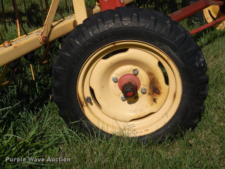 image for item MU9722 (2) New Holland hay rakes