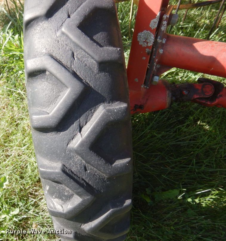 image for item MU9722 (2) New Holland hay rakes