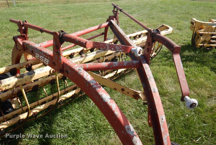 image for item MU9722 (2) New Holland hay rakes