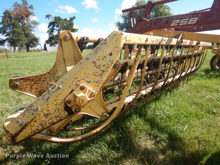 image for item MU9722 (2) New Holland hay rakes
