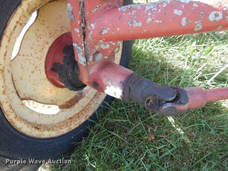 image for item MU9722 (2) New Holland hay rakes