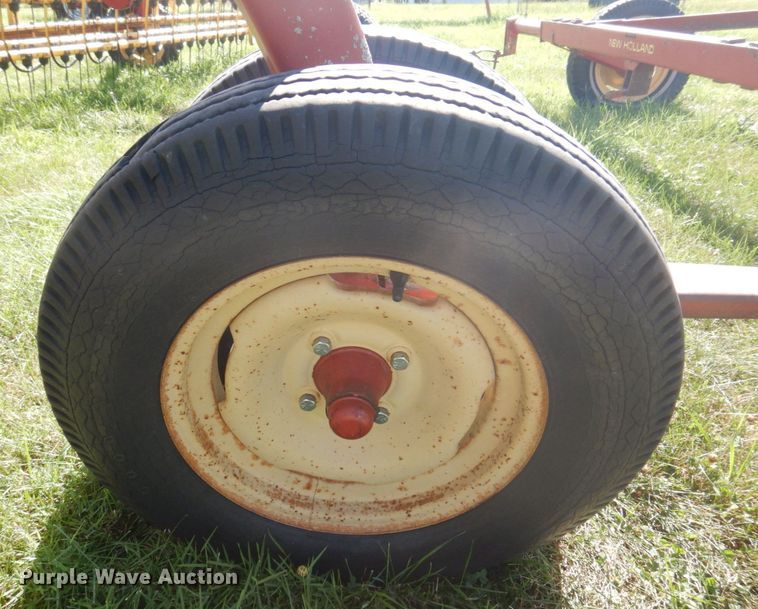 image for item MU9722 (2) New Holland hay rakes
