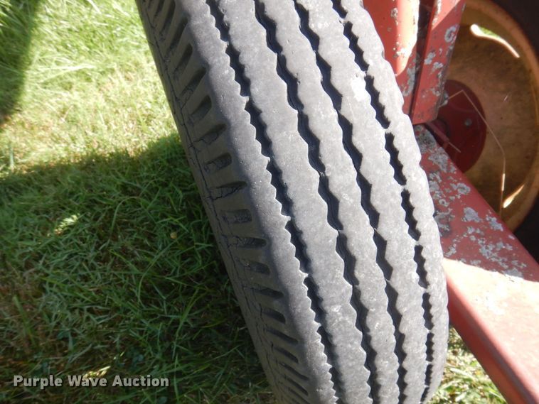 image for item MU9722 (2) New Holland hay rakes