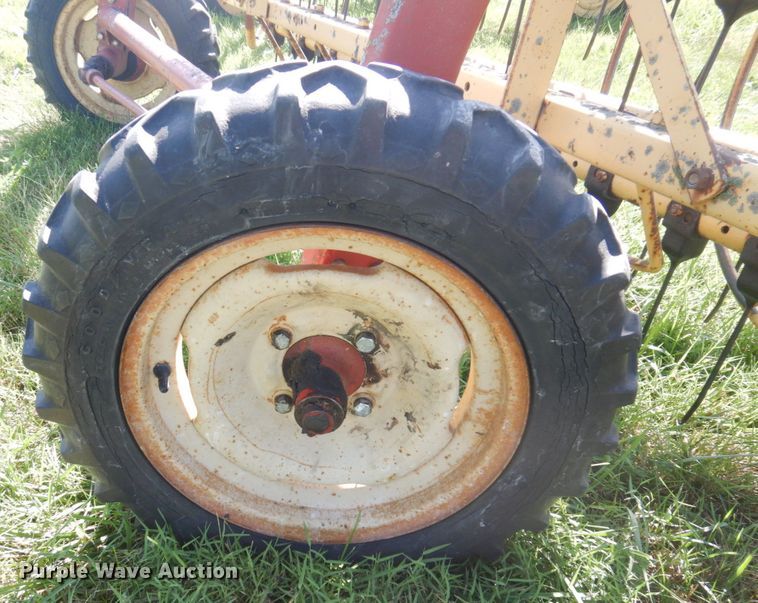 image for item MU9722 (2) New Holland hay rakes