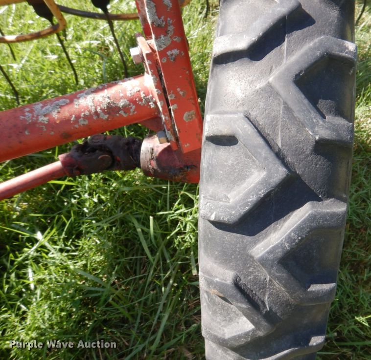 image for item MU9722 (2) New Holland hay rakes