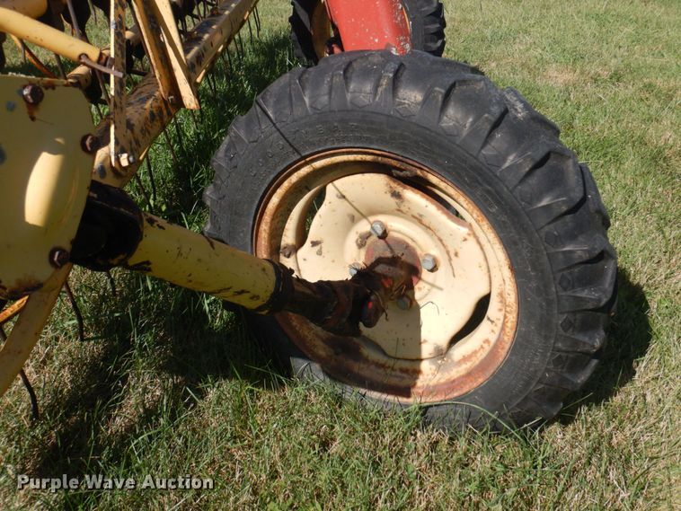 image for item MU9722 (2) New Holland hay rakes