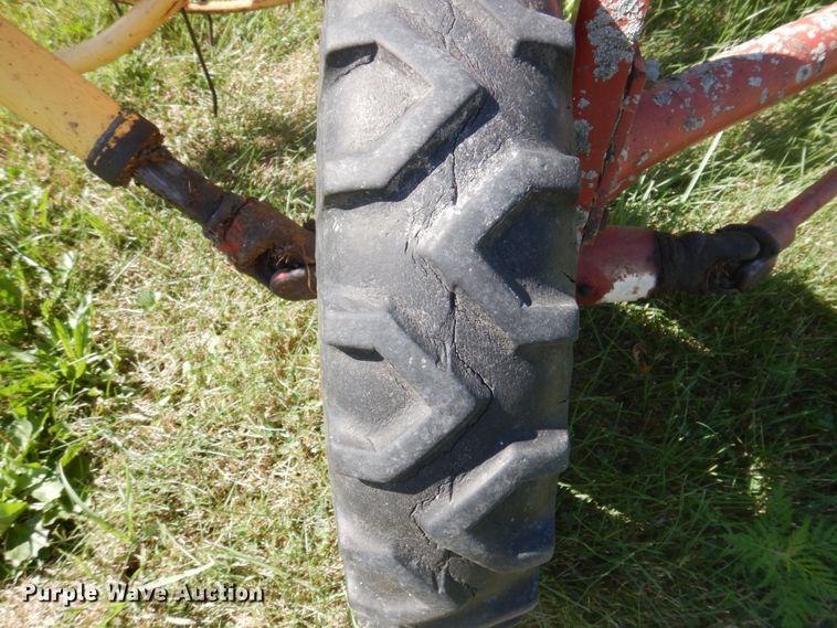 image for item MU9722 (2) New Holland hay rakes