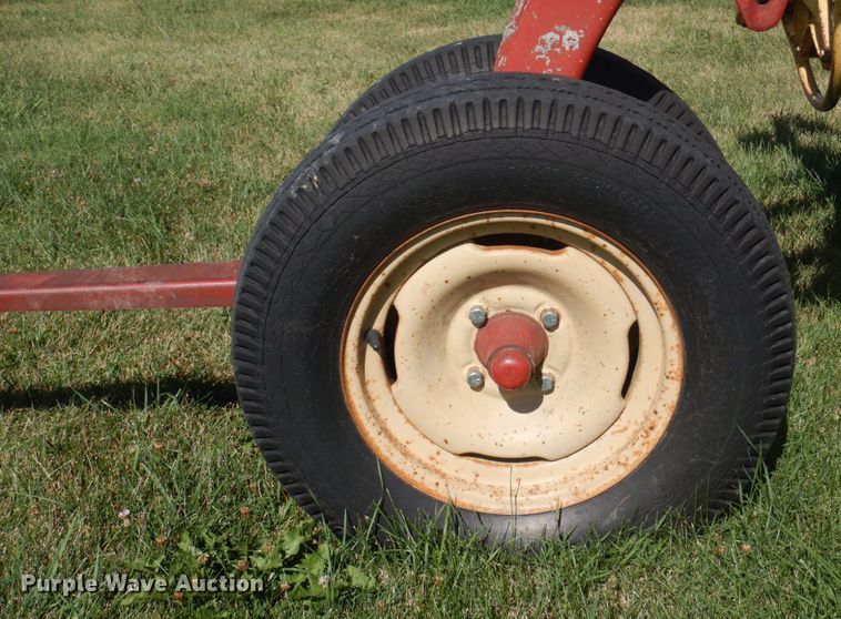 image for item MU9722 (2) New Holland hay rakes