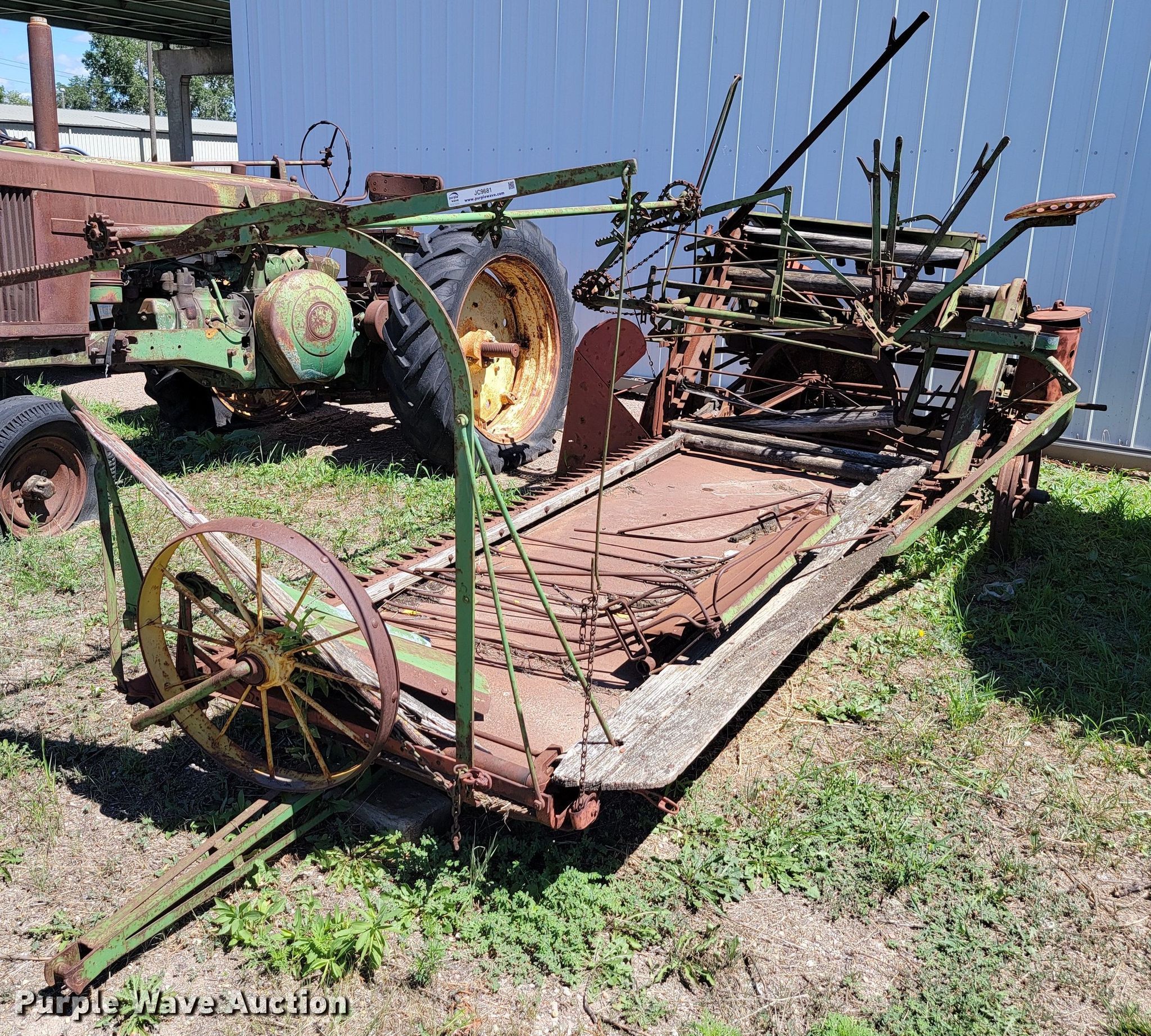 John Deere hay binder in Sioux City, IA Item JC9681 sold Purple Wave