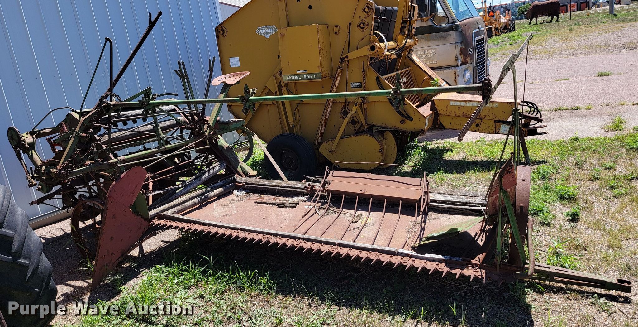 John Deere hay binder in Sioux City, IA Item JC9681 sold Purple Wave