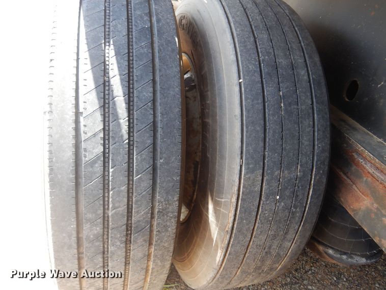 image for item DB7859 1997 Wabash National  flatbed trailer with chiller