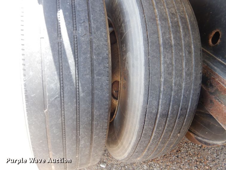 image for item DB7859 1997 Wabash National  flatbed trailer with chiller