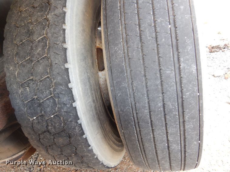 image for item DB7859 1997 Wabash National  flatbed trailer with chiller