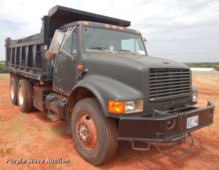 image for item DB7960 1997 International 4900  dump truck
