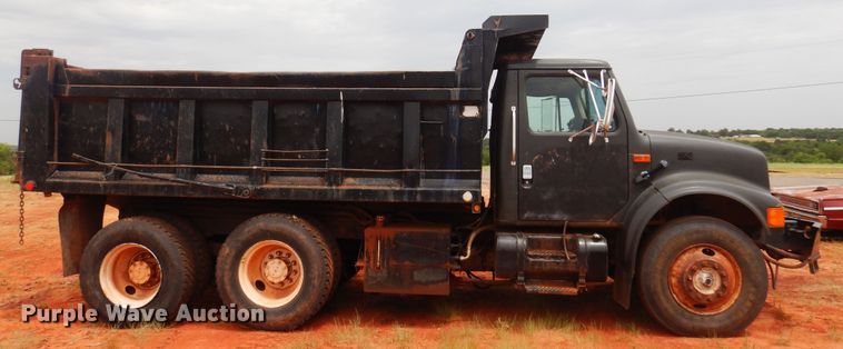 image for item DB7960 1997 International 4900  dump truck