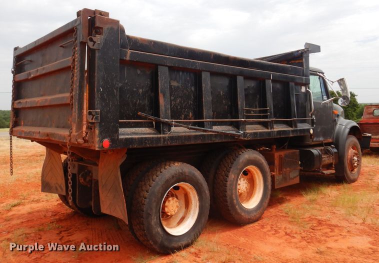 image for item DB7960 1997 International 4900  dump truck