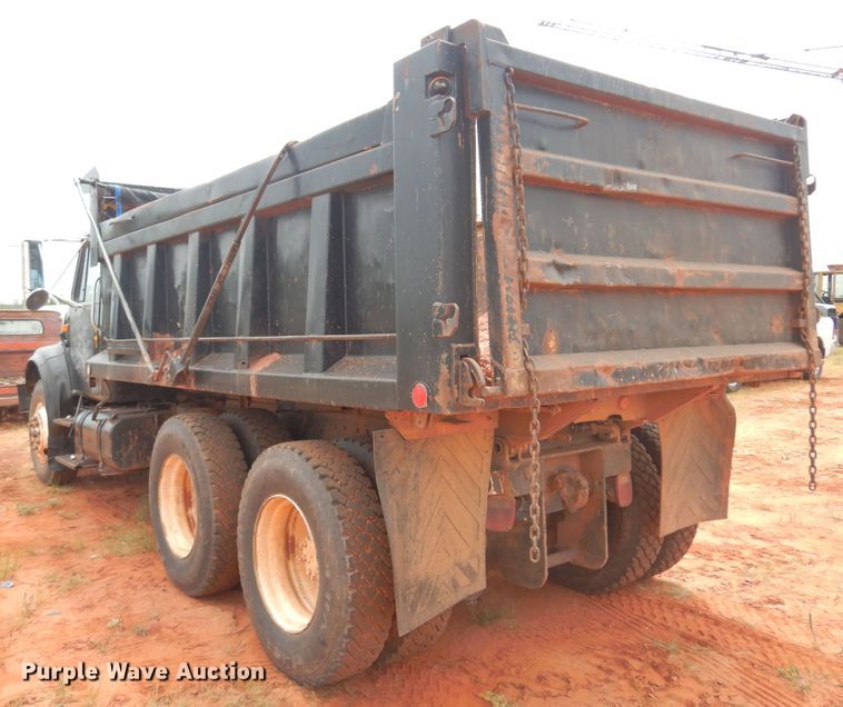 image for item DB7960 1997 International 4900  dump truck