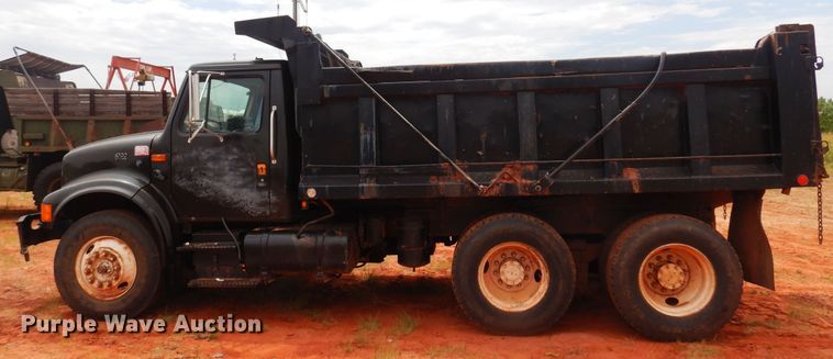 image for item DB7960 1997 International 4900  dump truck