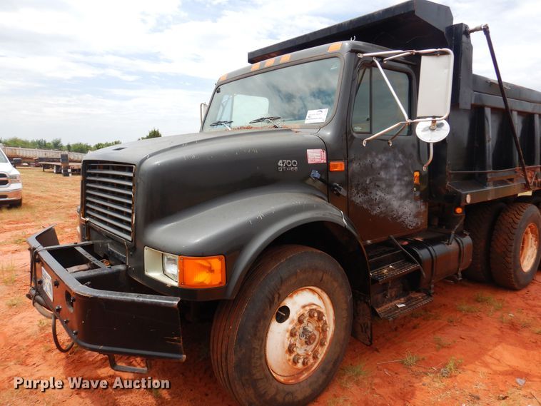 image for item DB7960 1997 International 4900  dump truck