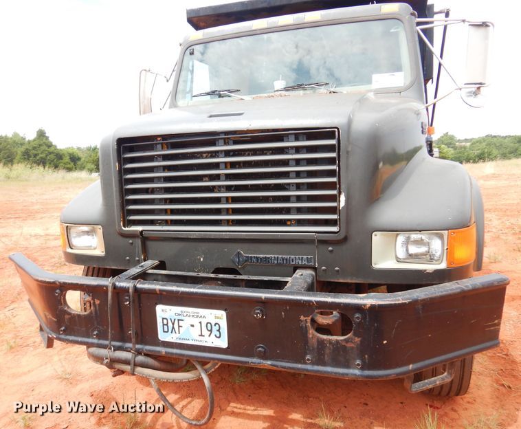 image for item DB7960 1997 International 4900  dump truck