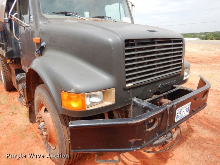 image for item DB7960 1997 International 4900  dump truck