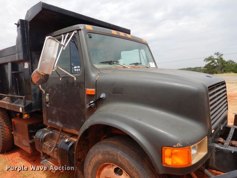image for item DB7960 1997 International 4900  dump truck