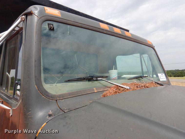 image for item DB7960 1997 International 4900  dump truck