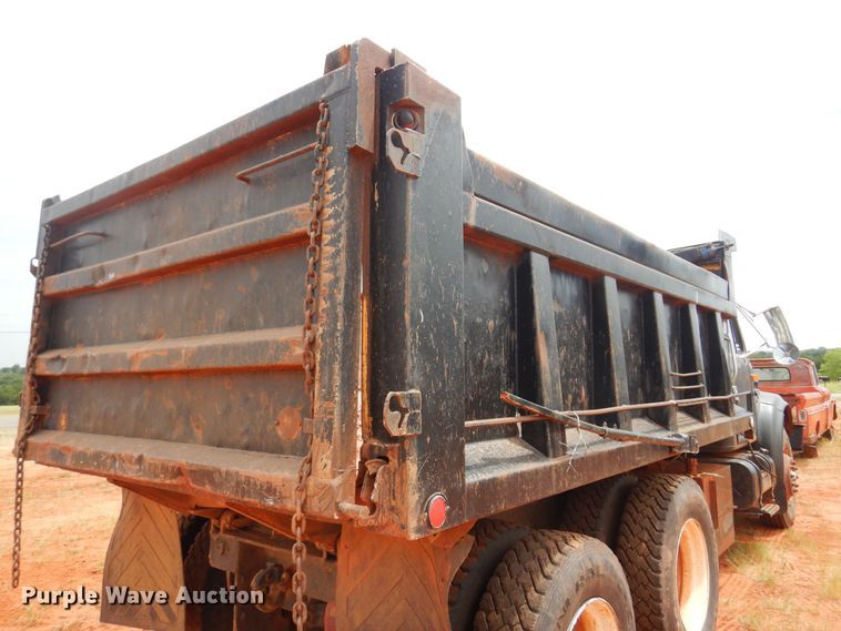 image for item DB7960 1997 International 4900  dump truck