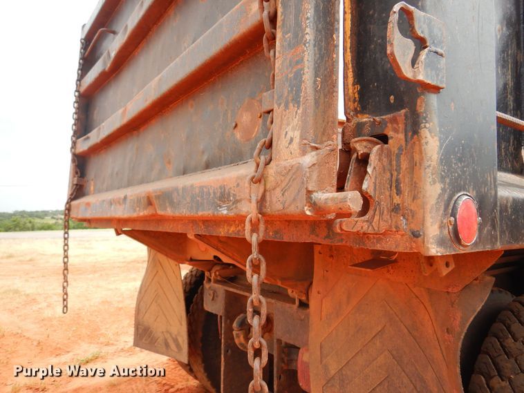 image for item DB7960 1997 International 4900  dump truck