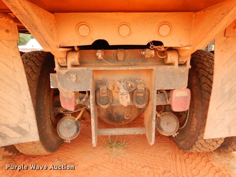 image for item DB7960 1997 International 4900  dump truck
