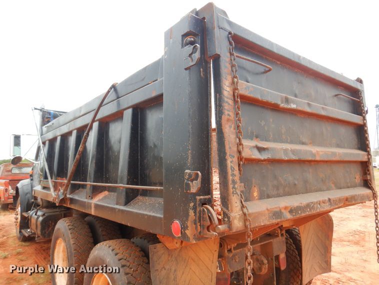 image for item DB7960 1997 International 4900  dump truck