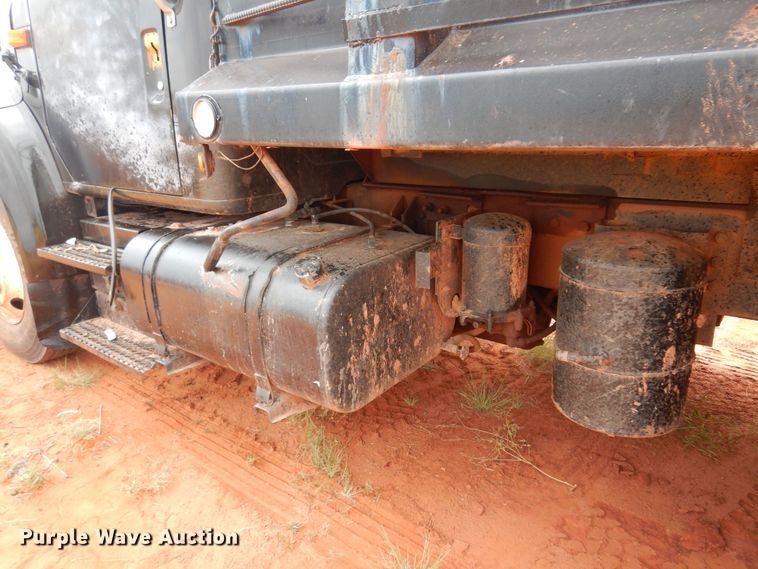 image for item DB7960 1997 International 4900  dump truck