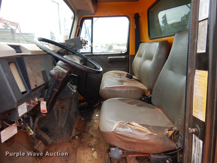 image for item DB7960 1997 International 4900  dump truck