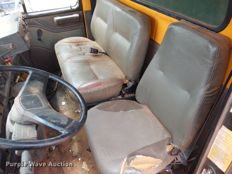 image for item DB7960 1997 International 4900  dump truck