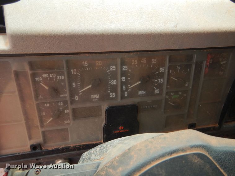 image for item DB7960 1997 International 4900  dump truck