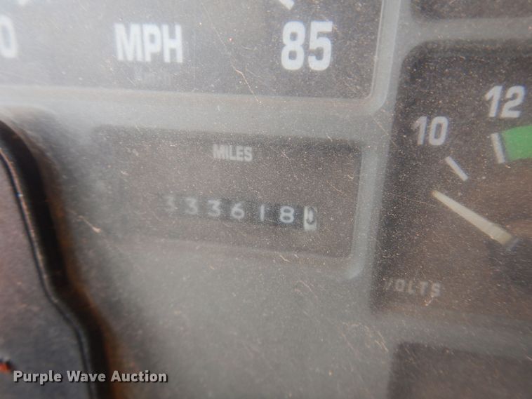 image for item DB7960 1997 International 4900  dump truck