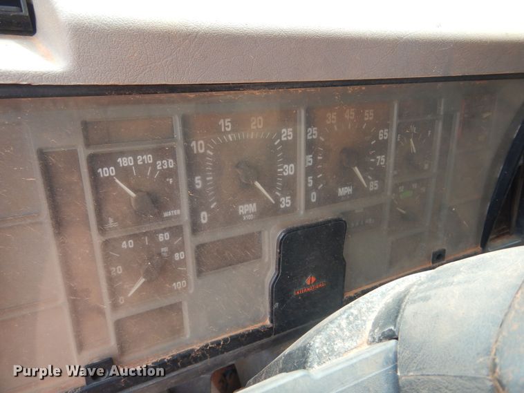 image for item DB7960 1997 International 4900  dump truck