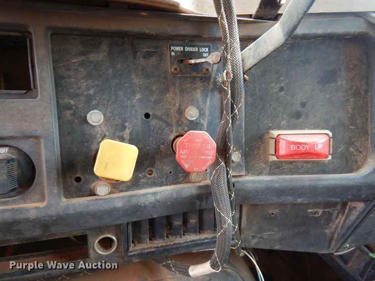 image for item DB7960 1997 International 4900  dump truck