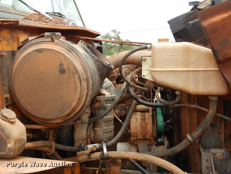 image for item DB7960 1997 International 4900  dump truck