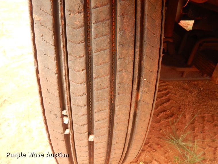 image for item DB7960 1997 International 4900  dump truck