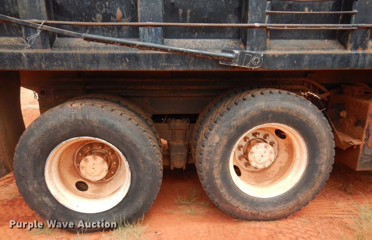 image for item DB7960 1997 International 4900  dump truck