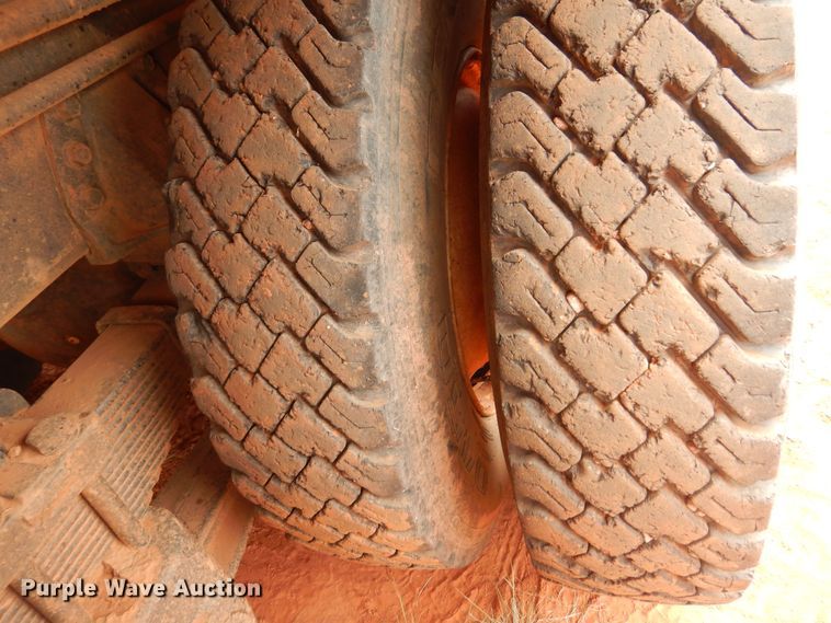 image for item DB7960 1997 International 4900  dump truck