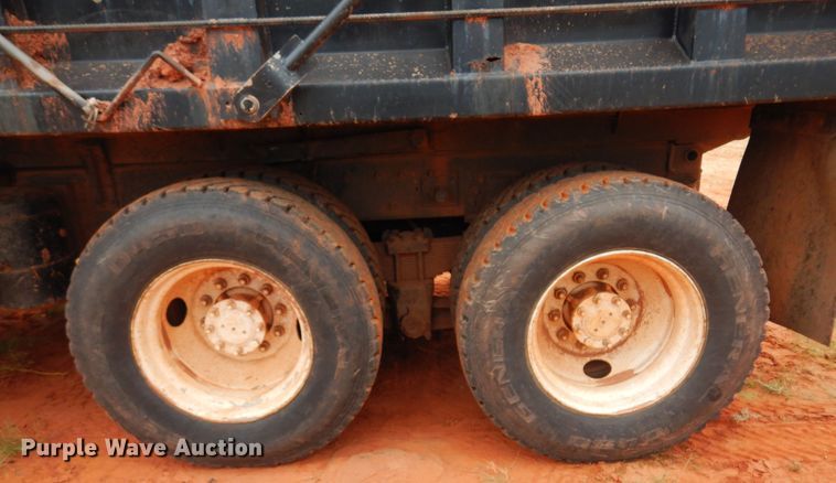 image for item DB7960 1997 International 4900  dump truck