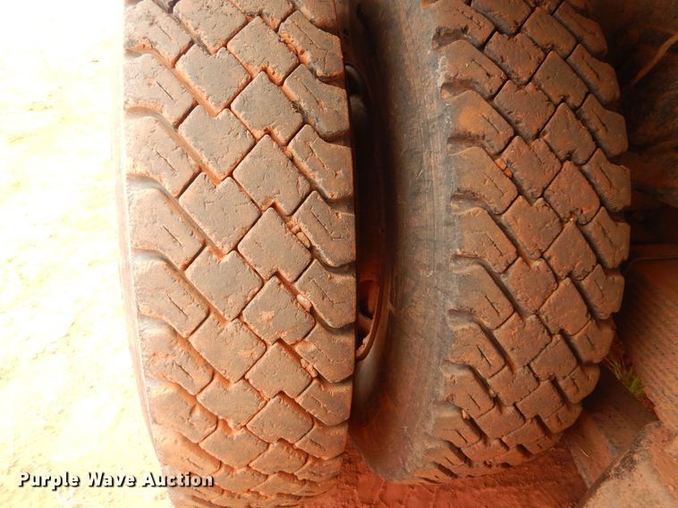 image for item DB7960 1997 International 4900  dump truck