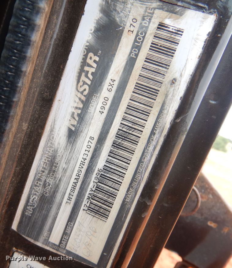 image for item DB7960 1997 International 4900  dump truck